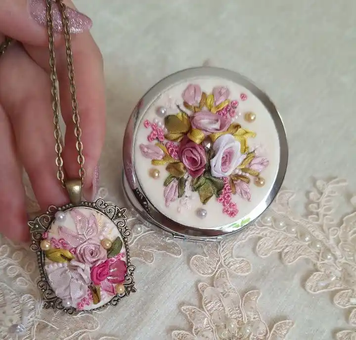 گردنبند روبان دوزی محلی