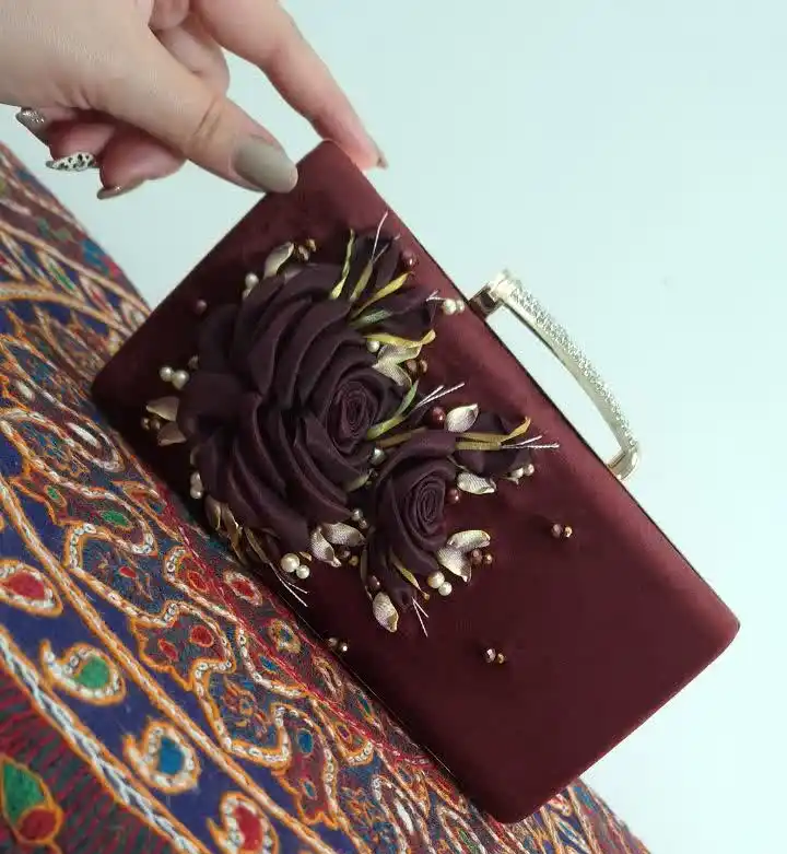 کیف زنانه کلاچ مجلسی روباندوزی شده مدل قاب دسته تلفنی بورگاندی