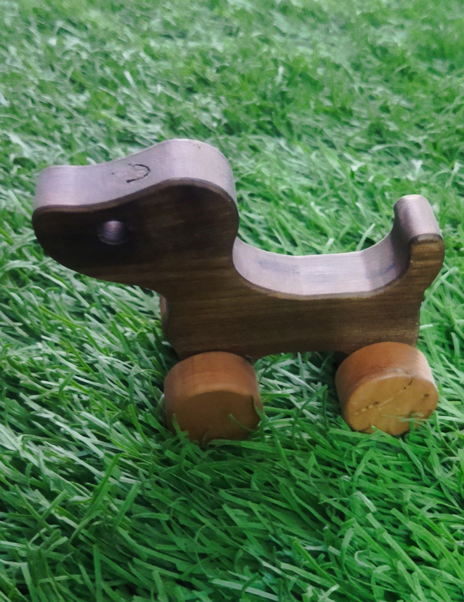 سگ چوبی متحرک دستساز (اسباب بازی)