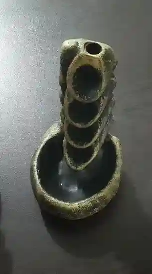 جاعودی آبشاری سنگ مصنوعی طلایی سیاه با طراحی پلکانی مخصوص نمایش ریزش دود عود آبشاری