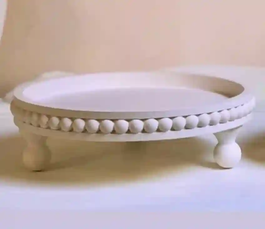 سینی پایه‌ دار کمر مرواریدی سفید برای پذیرایی و دکور