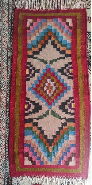 قالی و گلیم جریره تقریبا 20 ساله