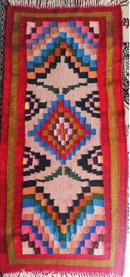 گلیم بافی ساده جریره(طلعت) قالی و گلیم جریره تقریبا 20 ساله به عنوان صنایع دستی بومی خانگی