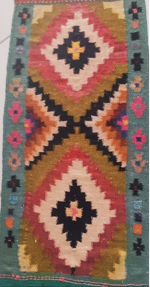 گلیم جریره تقریبا سی ساله در پاراتاکی