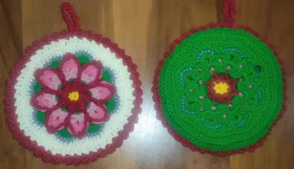 عکس دستگیره بافتنی ماندالایی دایره ایبا قلاب توسط هنرجو کلاس خانم راضیه مظاهری فرد- دو طرف